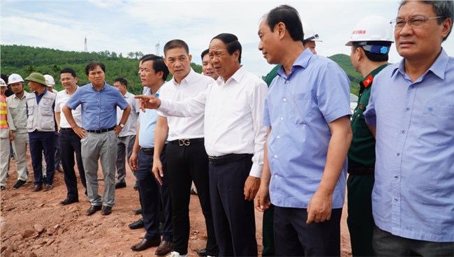Phó Thủ tướng Lê Văn Thành kiểm tra tiến độ dự án cao tốc Cam Lộ - La Sơn (9/9/2022)